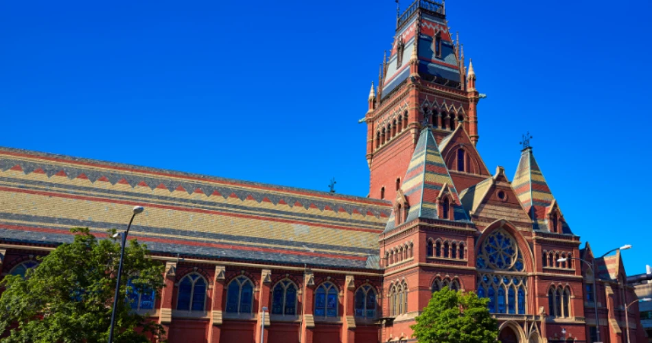 Top Hotels with EV Charging Stations Near Harvard University